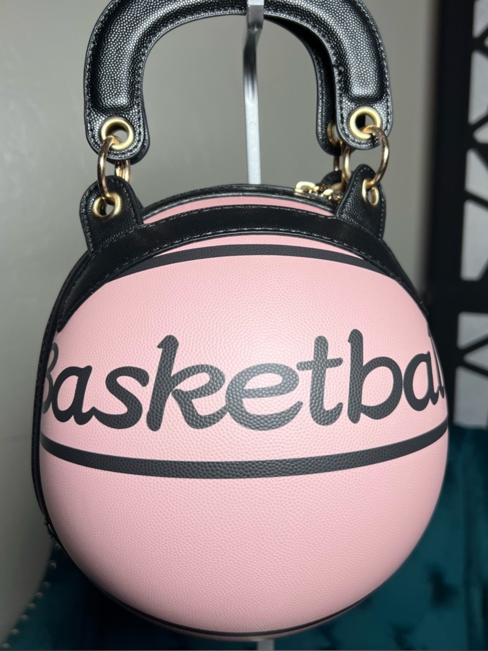 Novelty pink and black basketball-shaped crossbody handbag Large size, NWOT